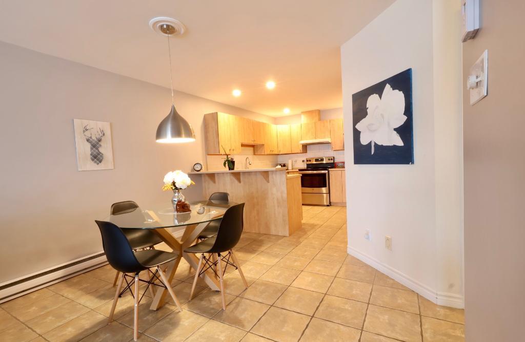 CONDO ENTIÈREMENT MEUBLÉ TOUT INCLUS SECTEUR TRANQUILLE BIEN SITUÉ — photo 2
