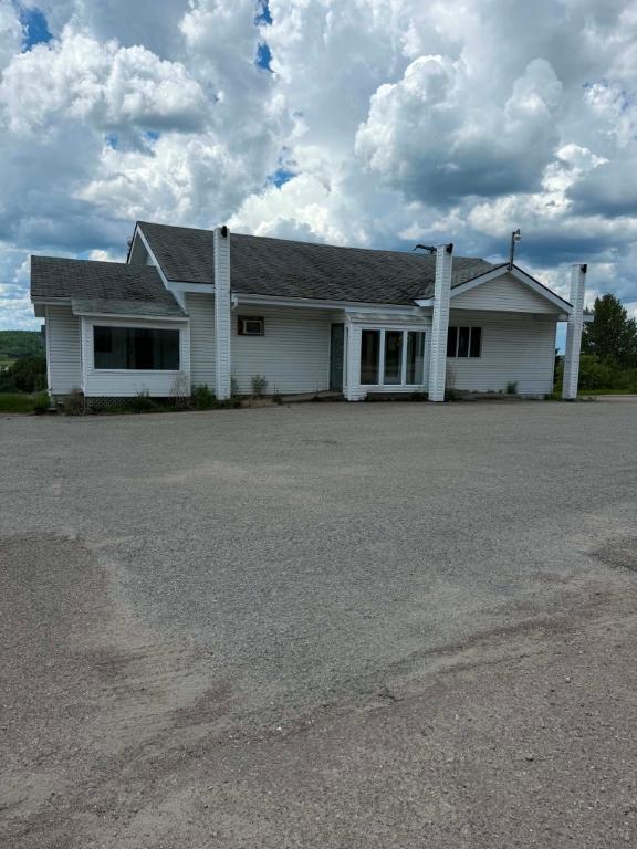 202 Rte Victor-Delamarre Lac-Bouchette, QC, Canada — photo 1