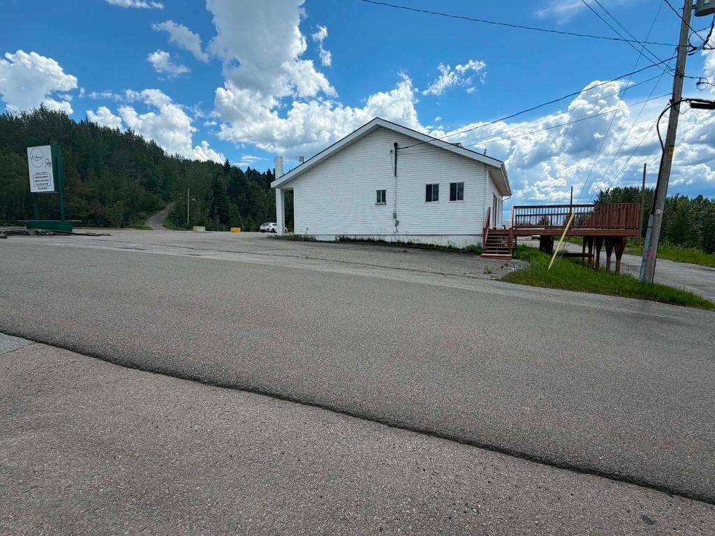 202 Rte Victor-Delamarre Lac-Bouchette, QC, Canada — photo 2