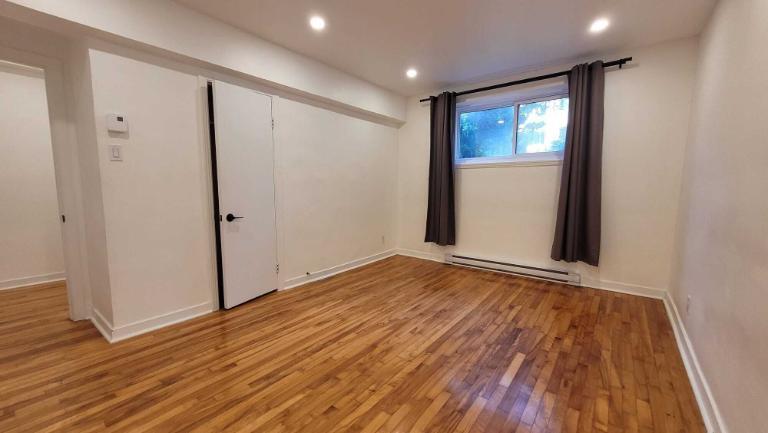 GRAND 3 1/2 - 3485 ELLENDALE - RECEMMENT RENOVE 4