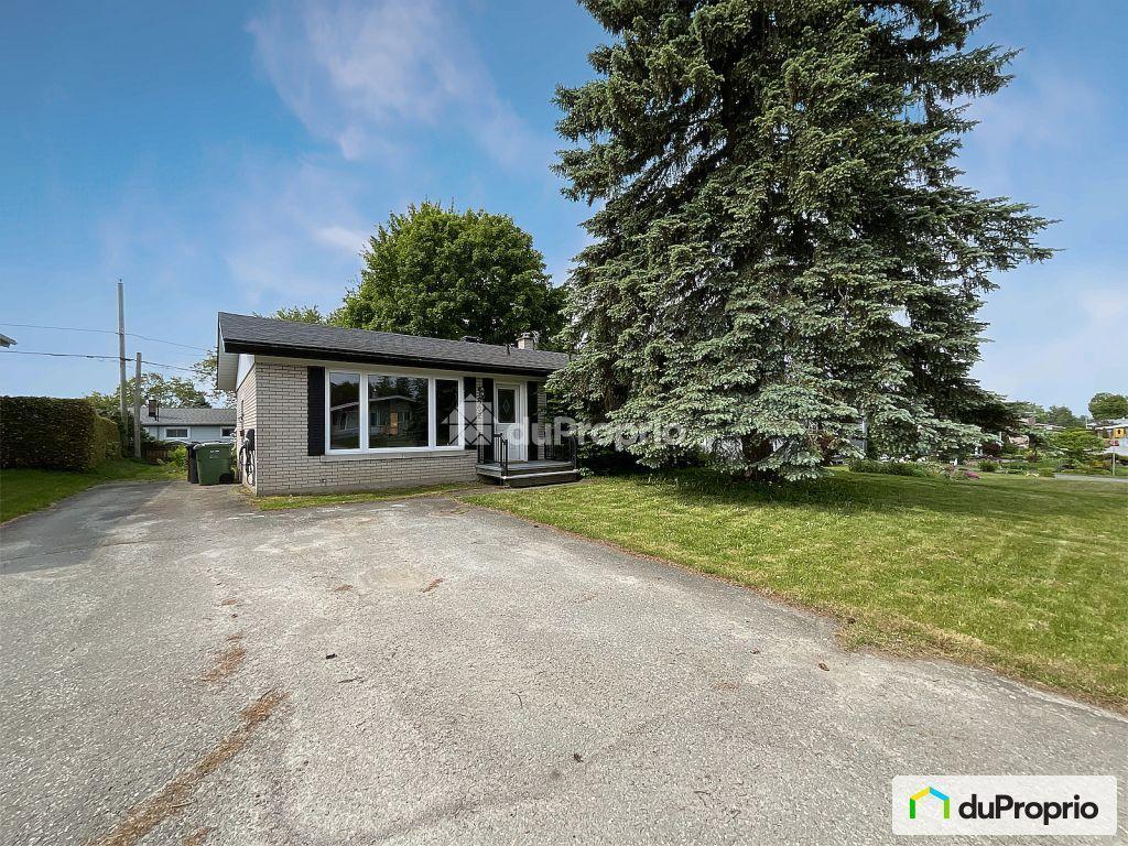 892 Rue des Jardins-Fleuris, Sherbrooke, QC, Canada — photo 1