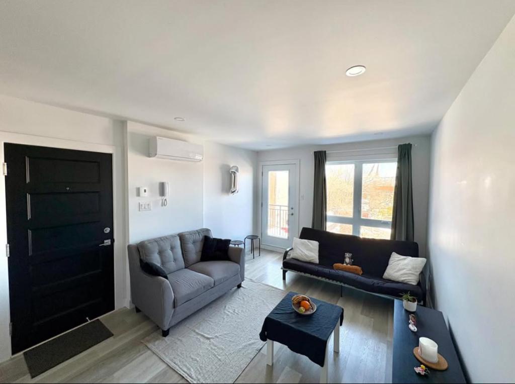 3414 Av. Bourbonnière — photo 1