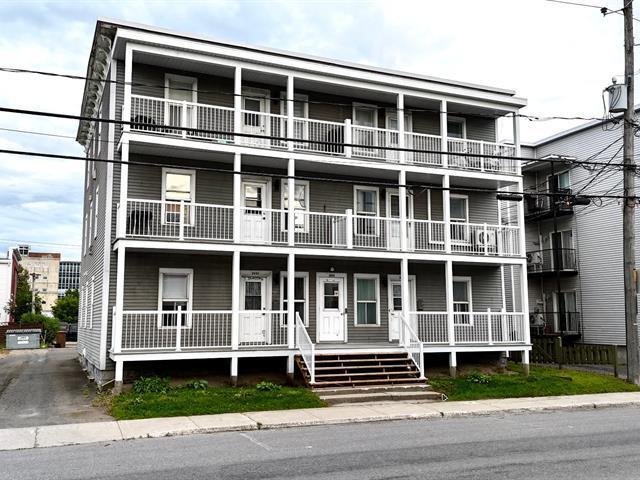 2443 2463 Rue Dessaulles — photo 1