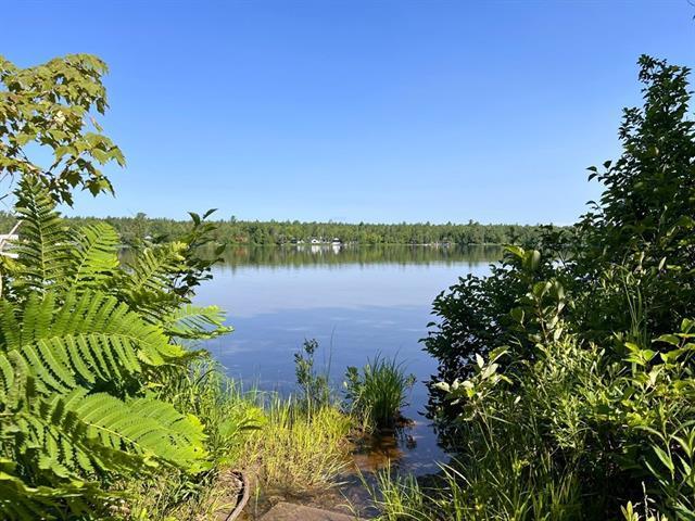 Petit Lac Lambton, Estrie. Terrain aménagé de 16 943 pi.ca. directement au bord de l’eau. Beau rivage, baignable et navigable. Une rareté! — photo 3