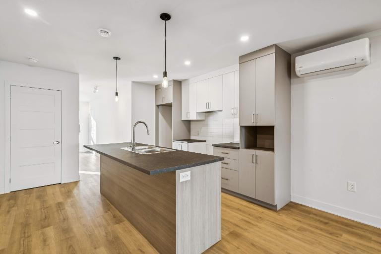 2 CH - 1 SDB - Salaberry-de-Valleyfield - $1,425 /mo — photo 1