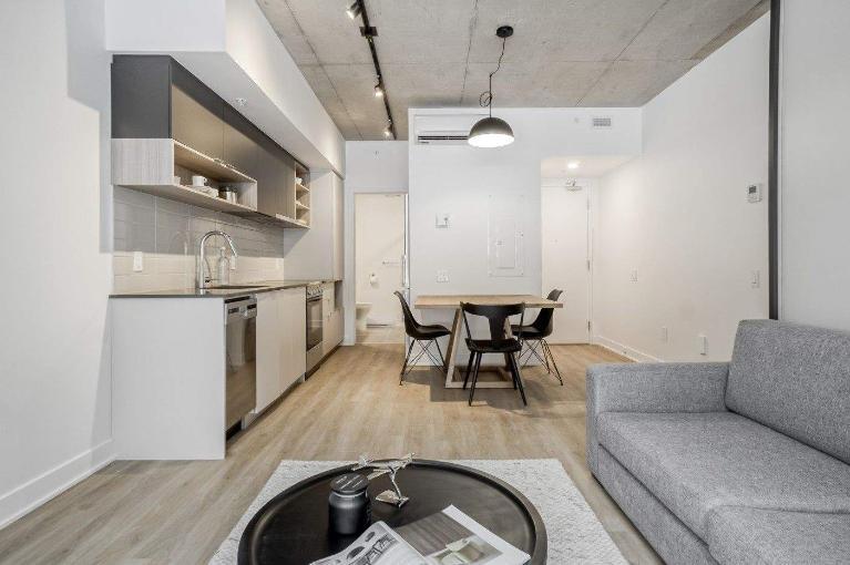 1424 Boul. Saint-Laurent — photo 3