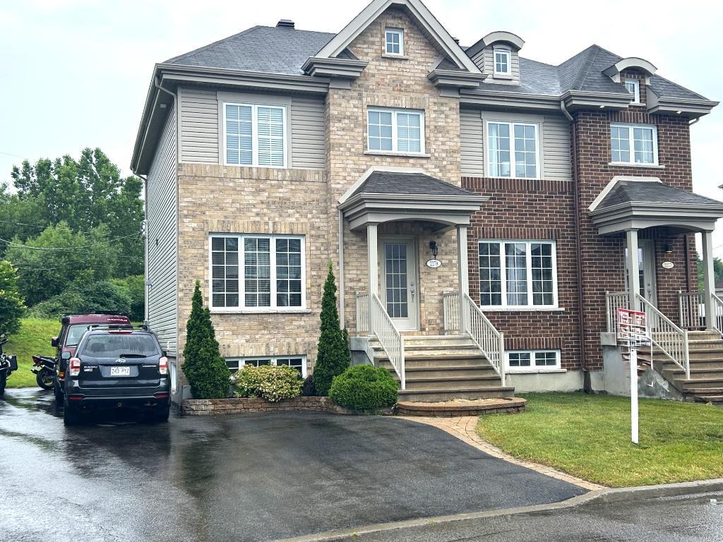 2279 Rue de La Salamandre, Sainte-Marthe-sur-le-Lac, QC, Canada — photo 1