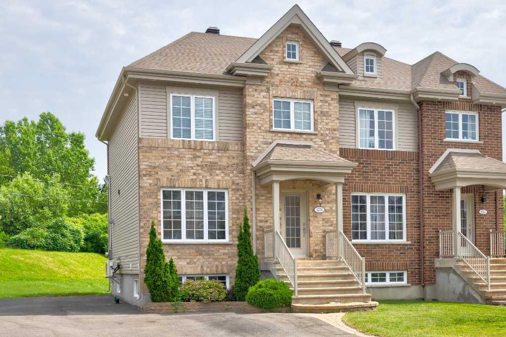 2279 Rue de La Salamandre, Sainte-Marthe-sur-le-Lac, QC, Canada — photo 2
