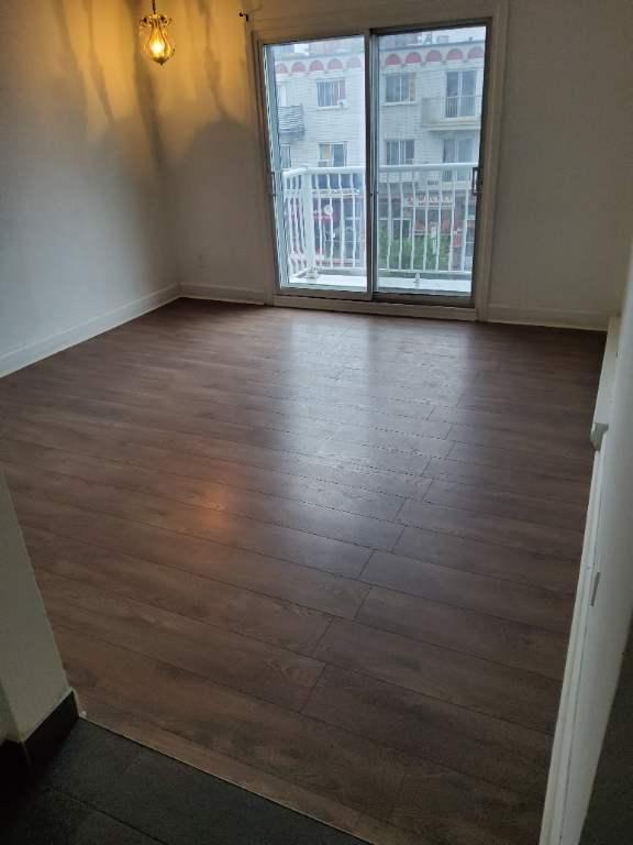 grand 4 1/2 a louer — photo 1