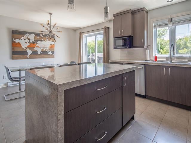 926 Rue de la Bruyère — photo 3