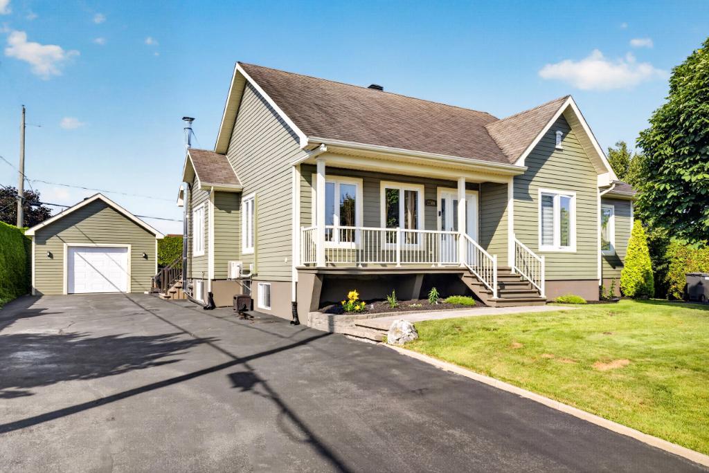 2200 Rue du Faubourg, Drummondville, QC, Canada — photo 1