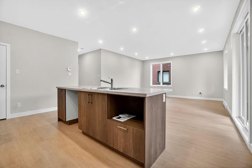 744 12e Avenue — photo 3