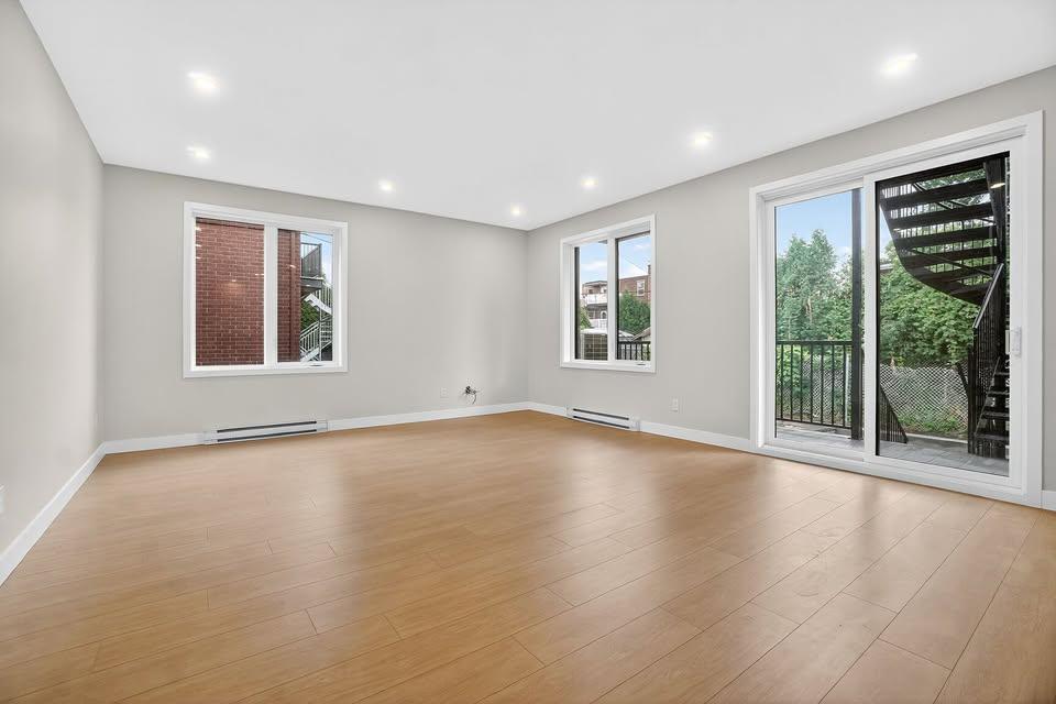 744 12e Avenue — photo 1