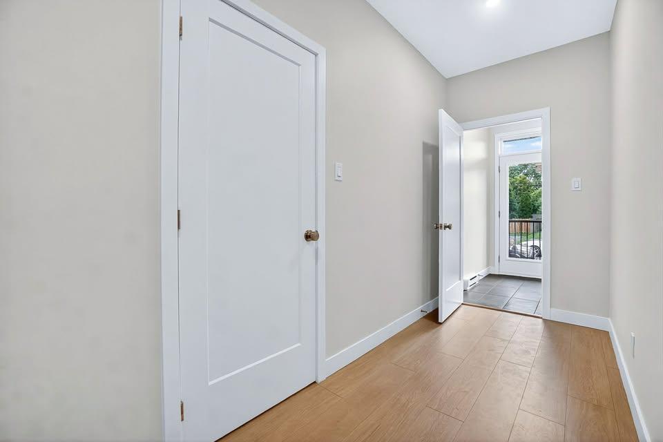 744 12e Avenue — photo 2