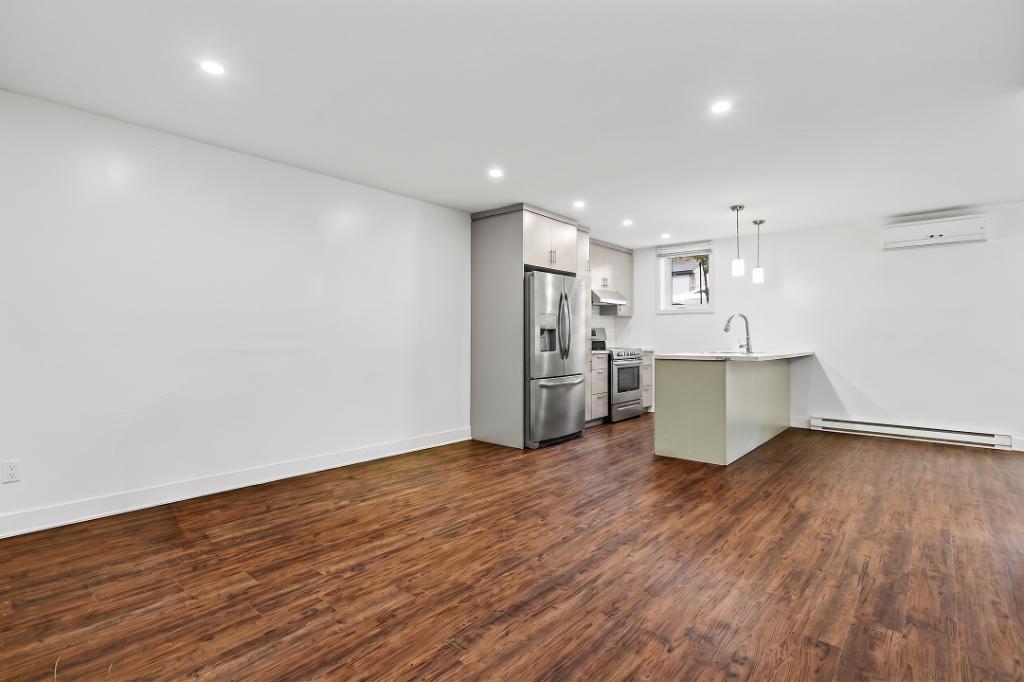 1658 Rue Holmes, Longueuil, QC, Canada — photo 2