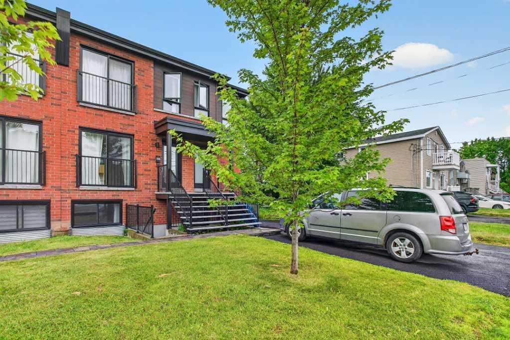 1658 Rue Holmes, Longueuil, QC, Canada — photo 1
