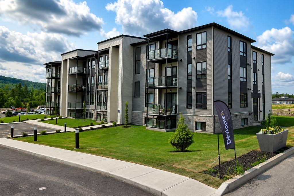 180 Boulevard Louis-Joseph-Papineau — photo 1