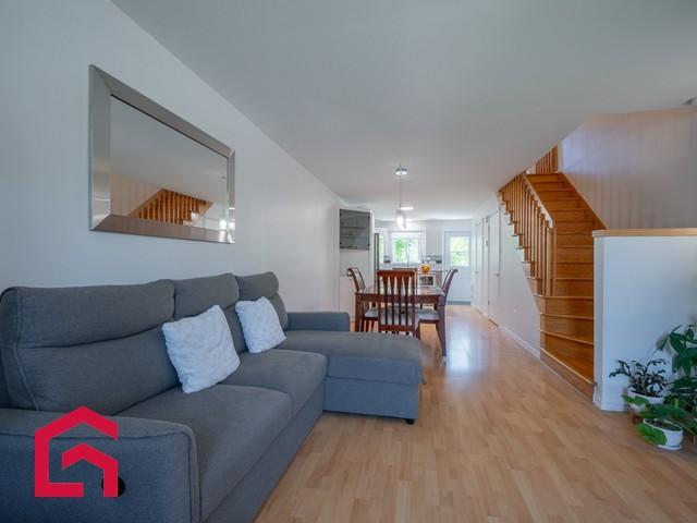 713 14e Avenue — photo 3