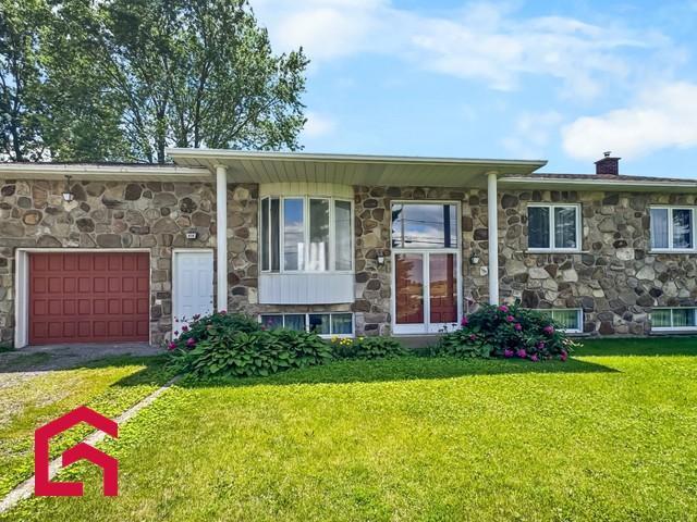 858 Rue de l'Église — photo 1