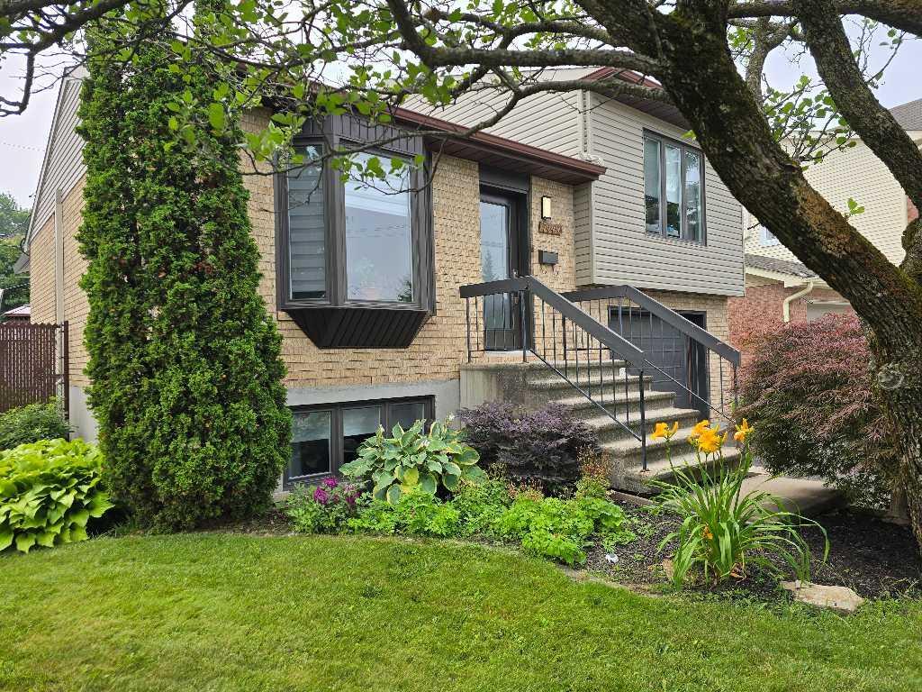 7449 Rue des Lilas, Saint-Hubert, QC, Canada — photo 1
