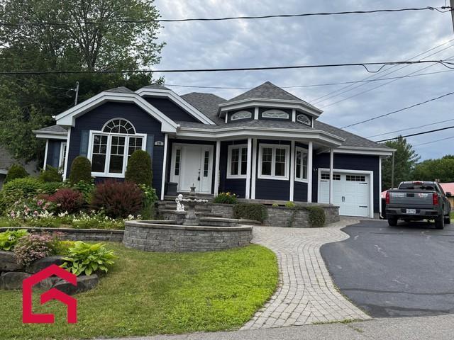 290 8e Avenue — photo 1