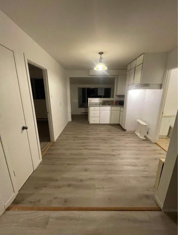 8324 59e Av — photo 1