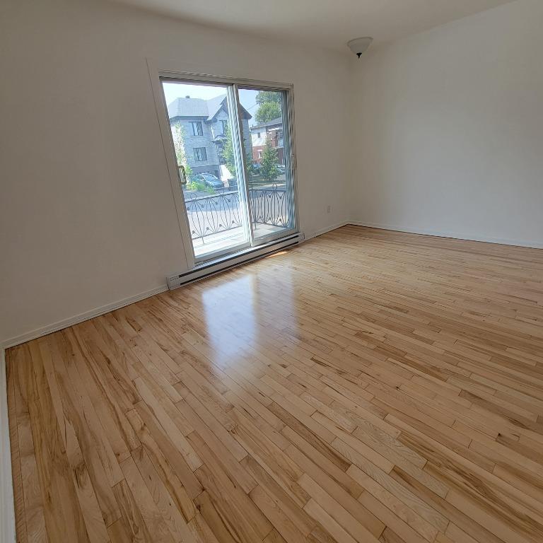 Superbe 4 ½ très lumineux et fraîchement rénové à Longueuil – Disponible immédiatement ! 5