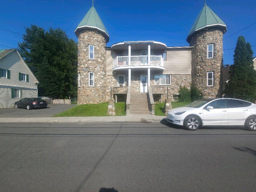 902 :Rue McCarthy — photo 1