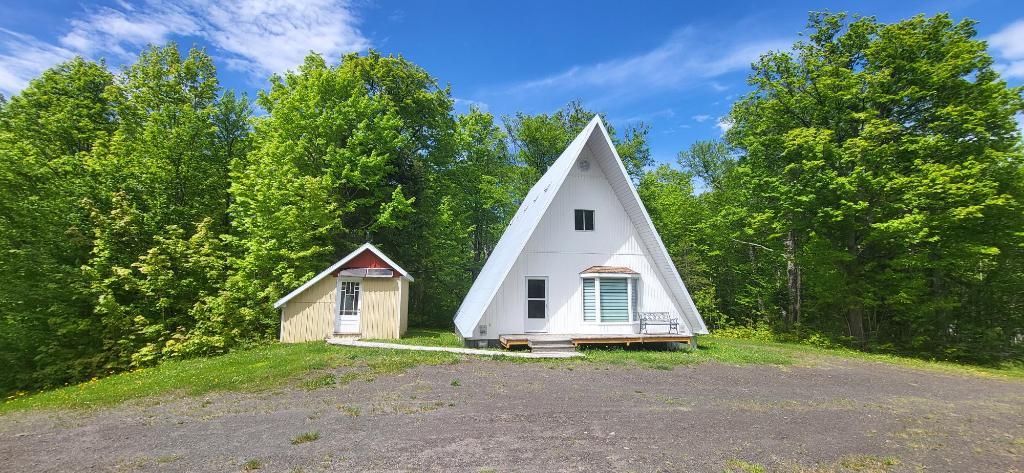 107 Rte du Fourneau à Chaux, Saint-Anaclet-de-Lessard, QC, Canada — photo 1