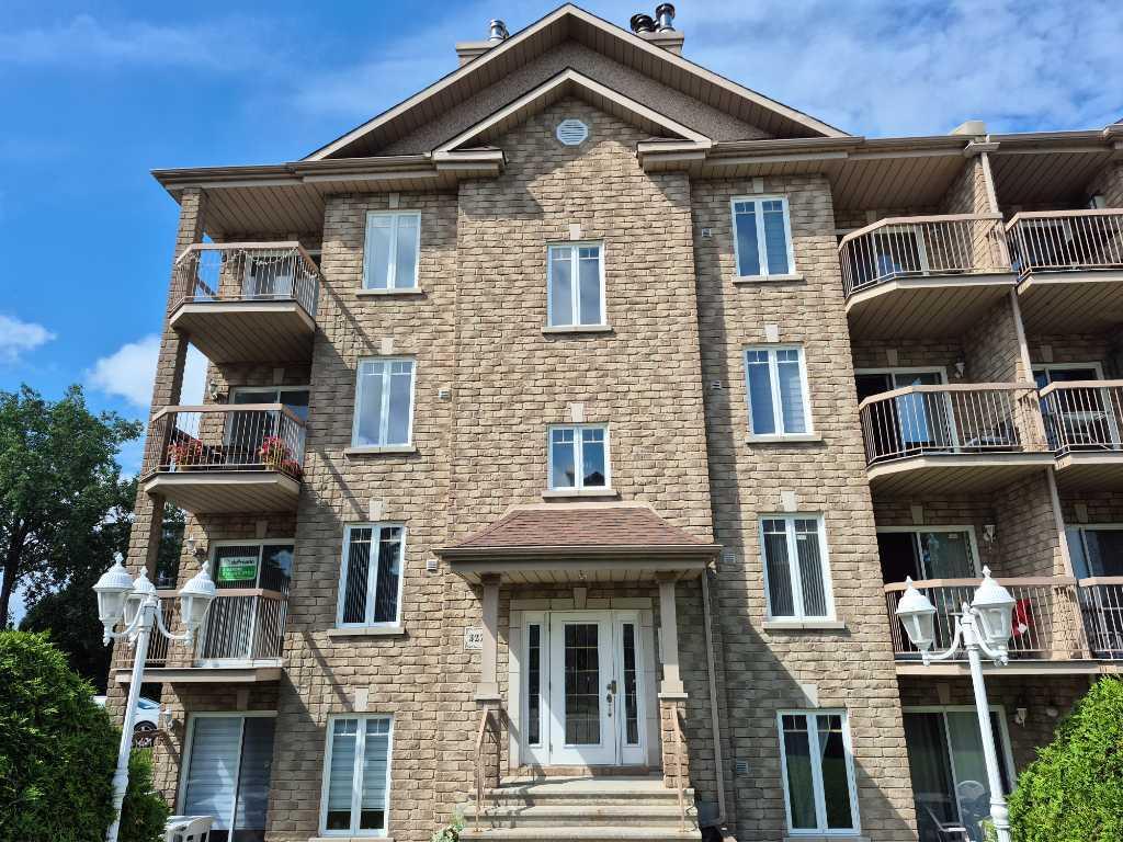 3270 Rue des Châteaux #201, Laval, QC, Canada — photo 1