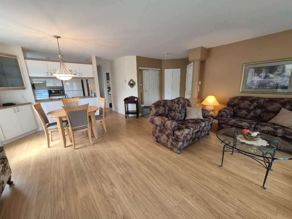 3270 Rue des Châteaux #201, Laval, QC, Canada — photo 3