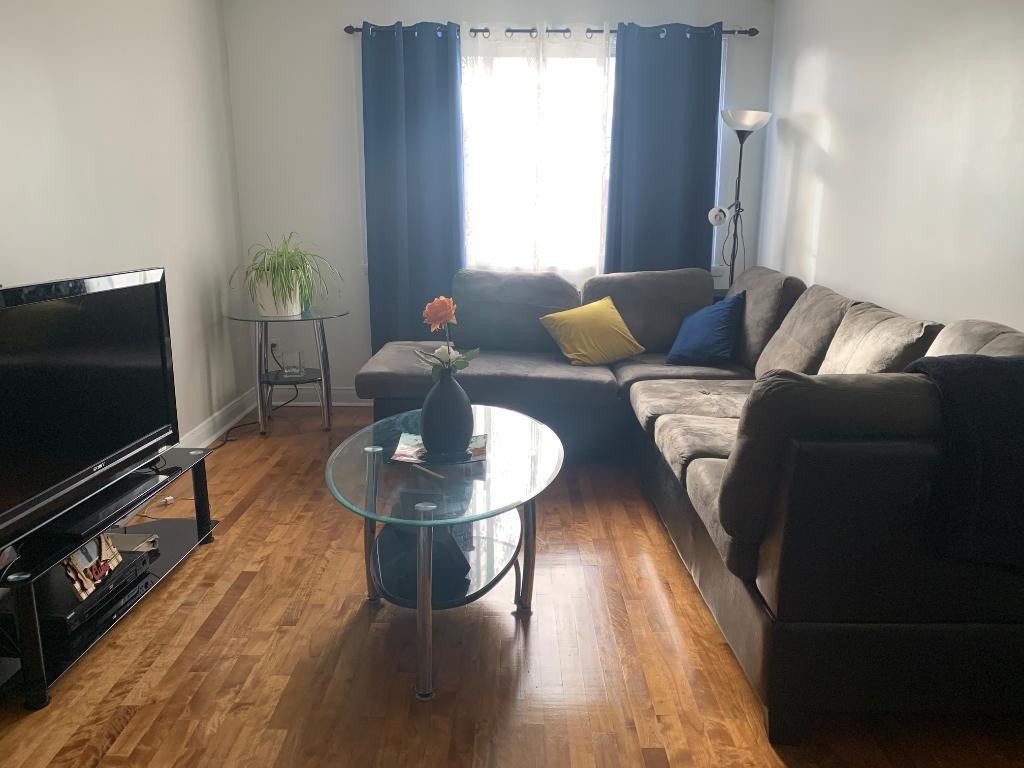 Logement Montréal 4 1/2 et salon double — photo 2