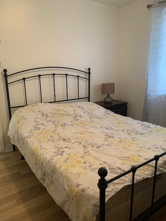 Logement Montréal 4 1/2 et salon double — photo 3