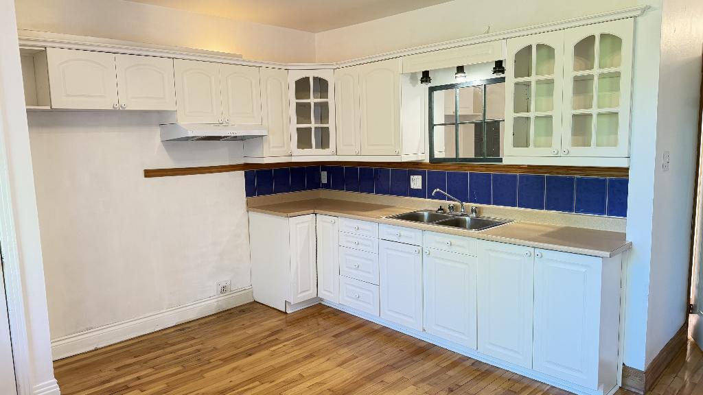 10137 St Hubert Street — photo 2