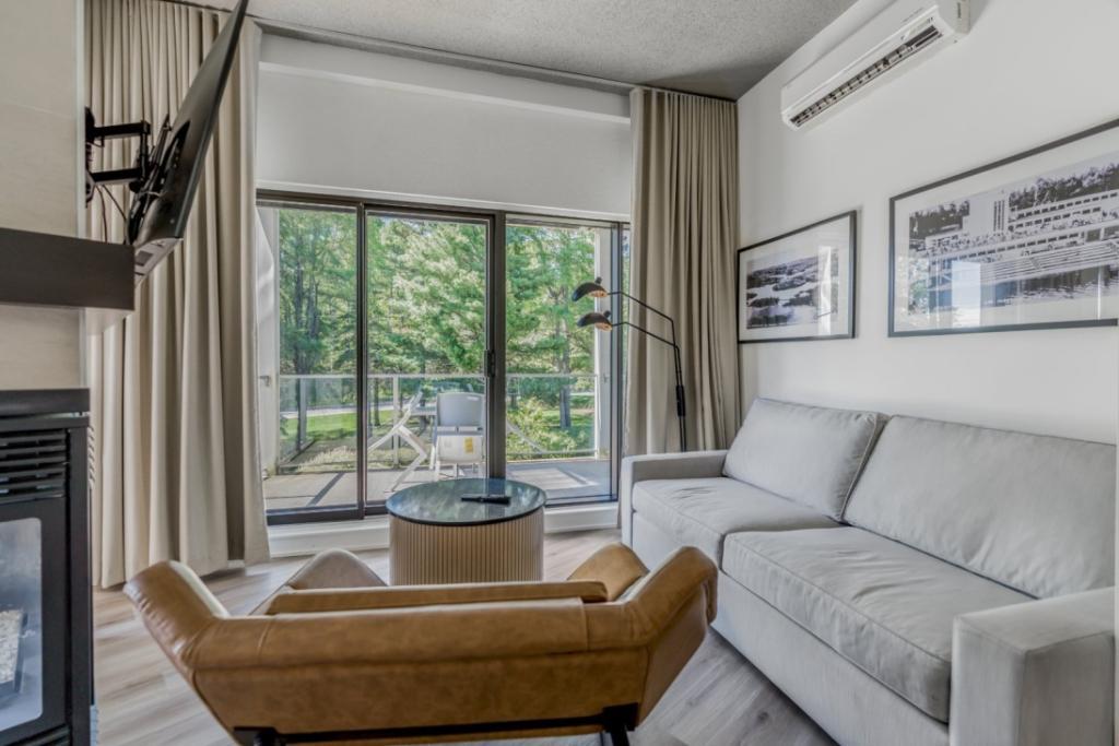 39 Chemin Fridolin-Simard, Estérel, QC, Canada — photo 2