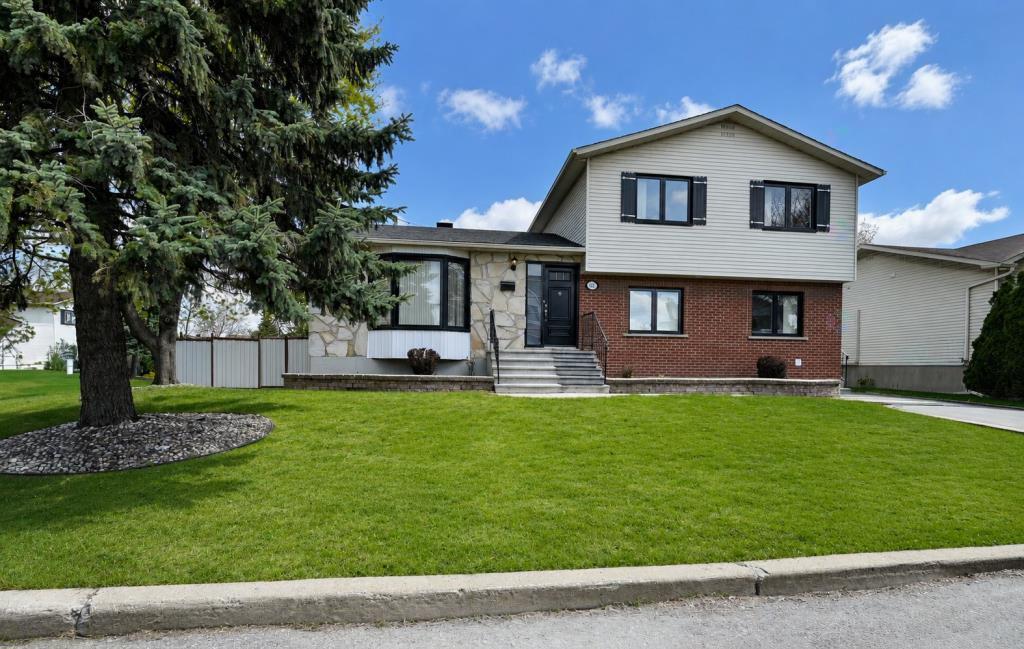 136 Rue Thomas-Chapais, Boucherville, QC, Canada — photo 1