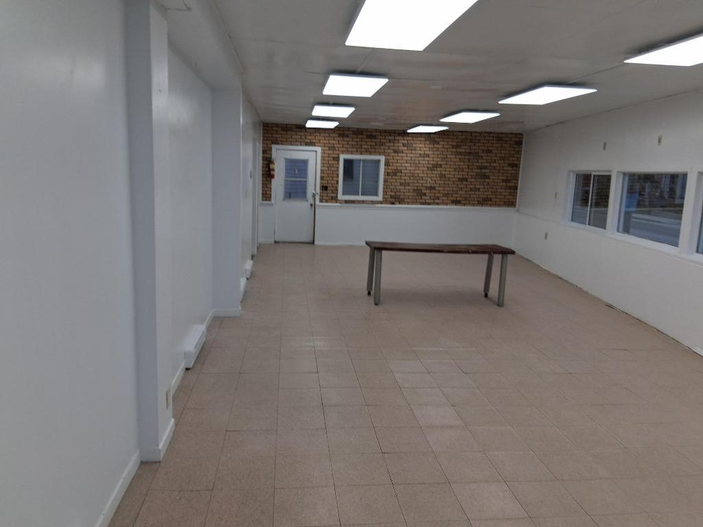 Immeuble commercial / Résidentielle       Potentiel d’optimisation – Emplacement stratégique dans la MRC de Pontiac — photo 3