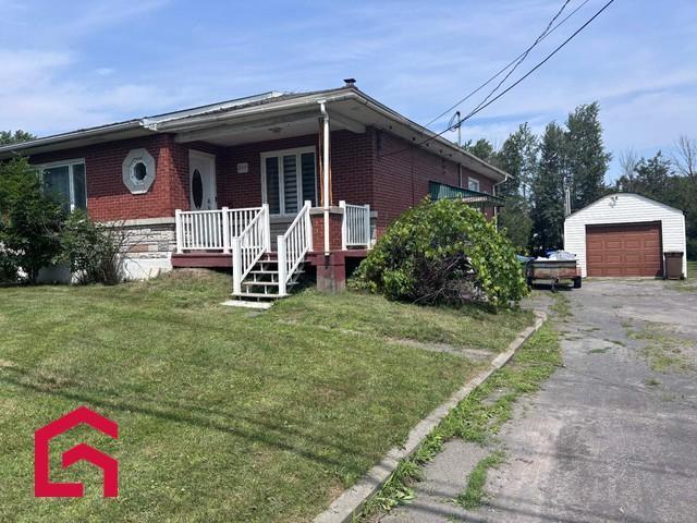 935 Rue des Des Carrières — photo 1