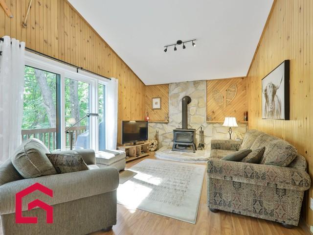 74 78 1re rue du Mont-Suisse — photo 3