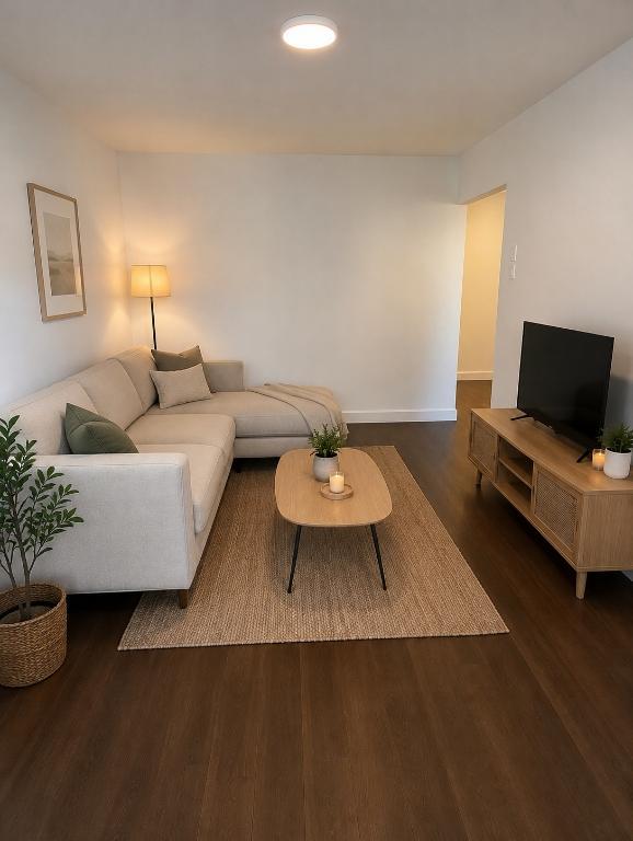 28e Avenue — photo 2