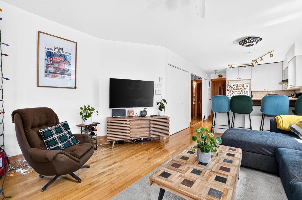 5021 Avenue de Hôtel-de-Ville, Montréal, QC, Canada — photo 2