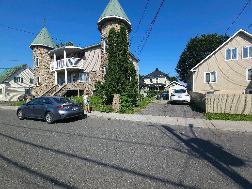 904 :Rue McCarthy — photo 1