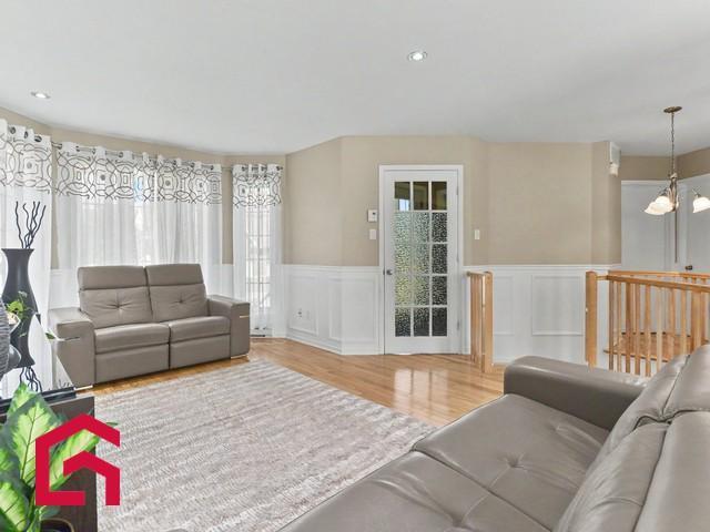 317 Rue St-Raphaël — photo 3