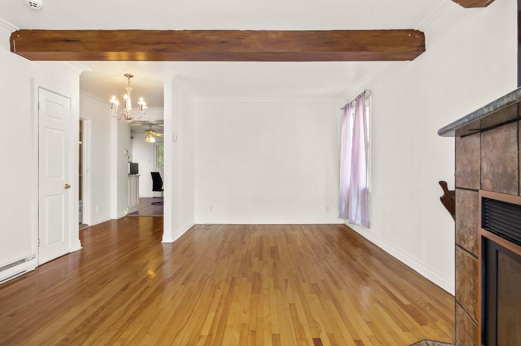 4 et demi à louer, 1er étage triplex, libre présentement 4