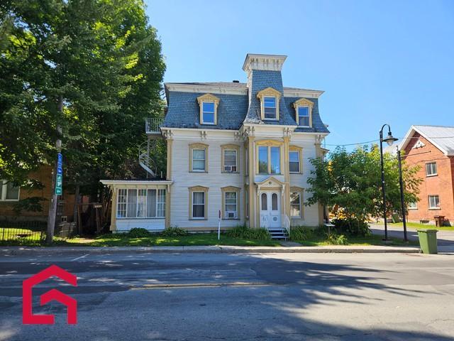 5609 5623 Rue Foster — photo 1