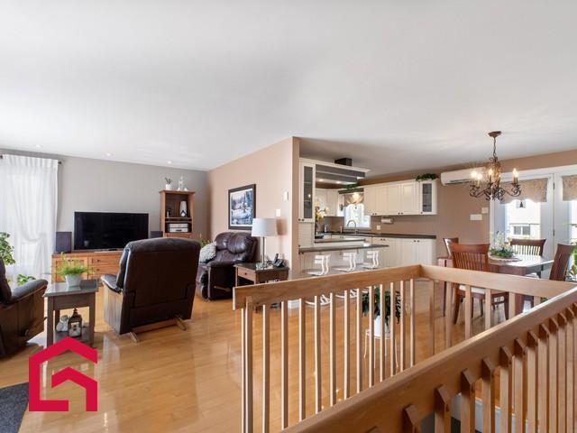 390 Rue Clément — photo 3
