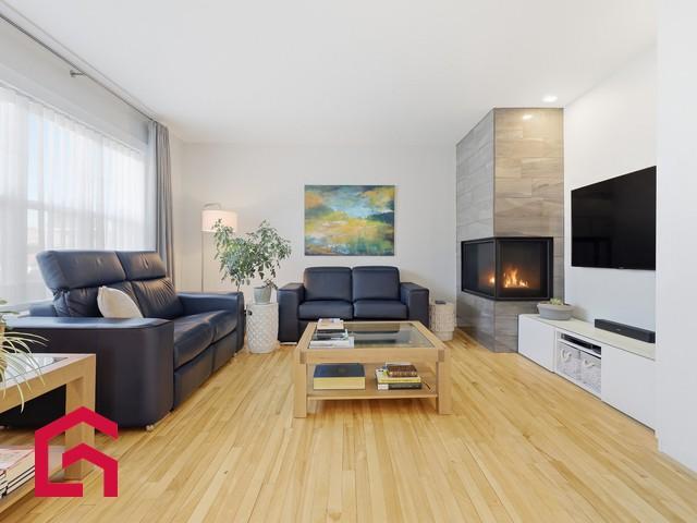49 53 Rue Labelle — photo 3