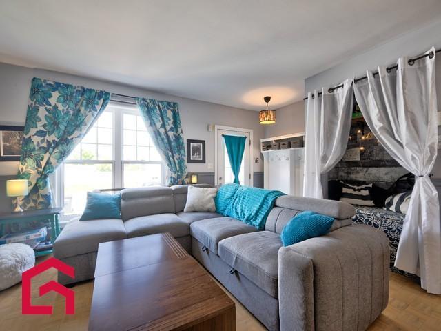 380Z Rue Caron — photo 3