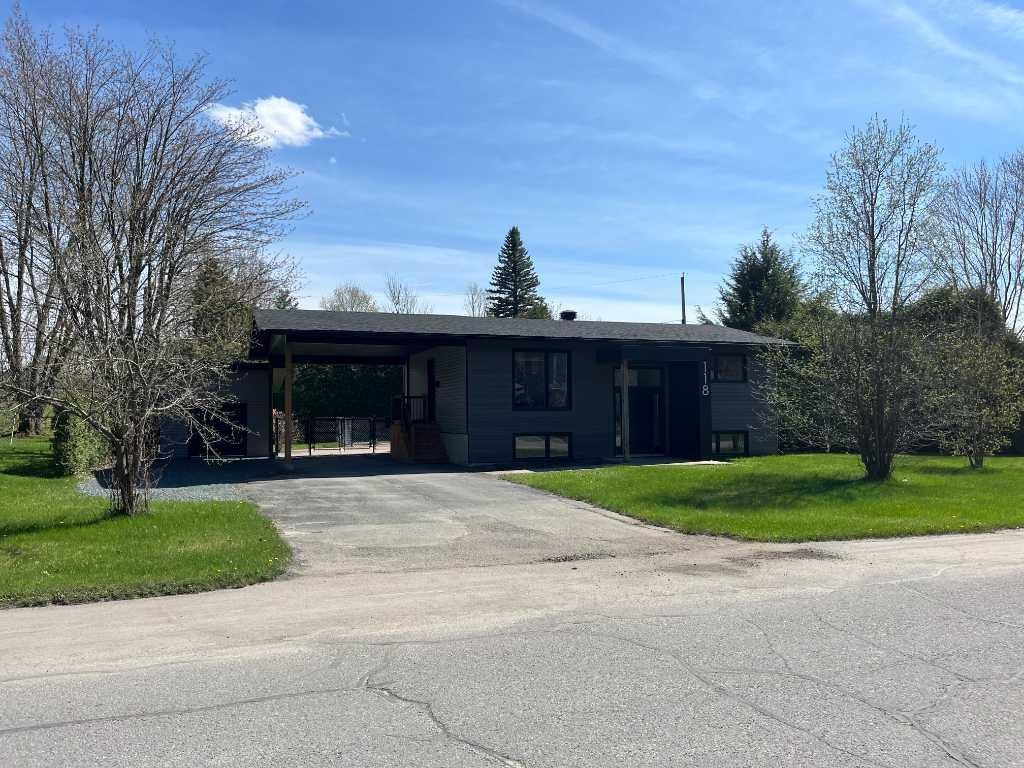 118 Rue des Chênes, Victoriaville, QC, Canada — photo 2