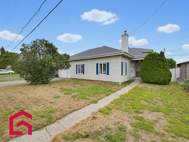 1215 Rue Sarrazin — photo 1